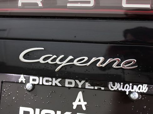 Used 2023 Porsche Cayenne AWD/4WD image 39