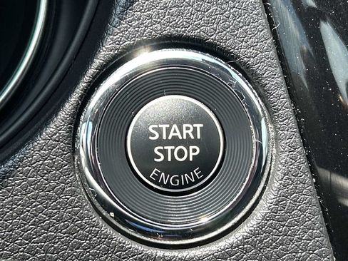 Used 2020 Nissan Rogue SV AWD/4WD image 19