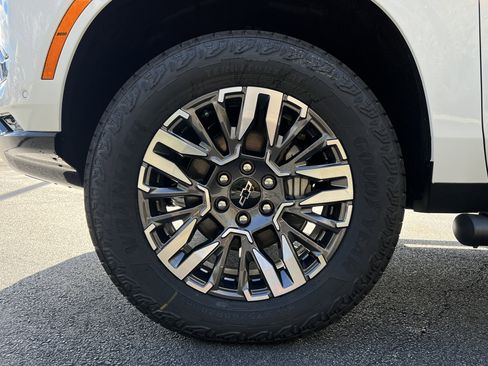 New 2026 Chevrolet Suburban Z71 w/ Comfort Package image 13