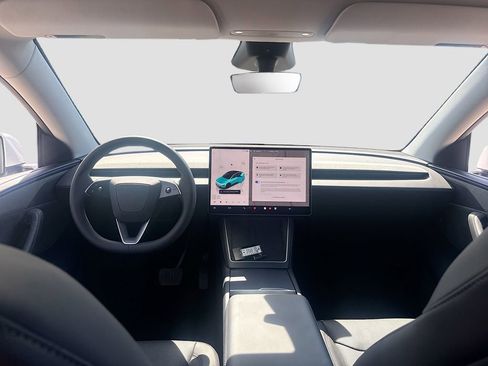 Used 2026 Tesla Model Y 2WD image 23