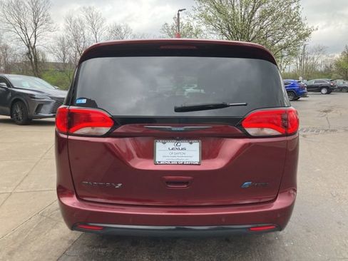 Used 2020 Chrysler Pacifica Limited w/ Advanced Safetytec Group FWD image 4