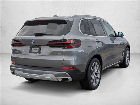 Used 2026 BMW X5 xDrive50e AWD/4WD image 2