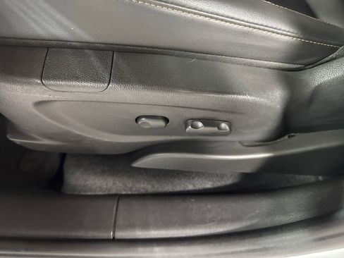 Used 2018 Chevrolet Trax LT w/ LT Convenience Package FWD image 15