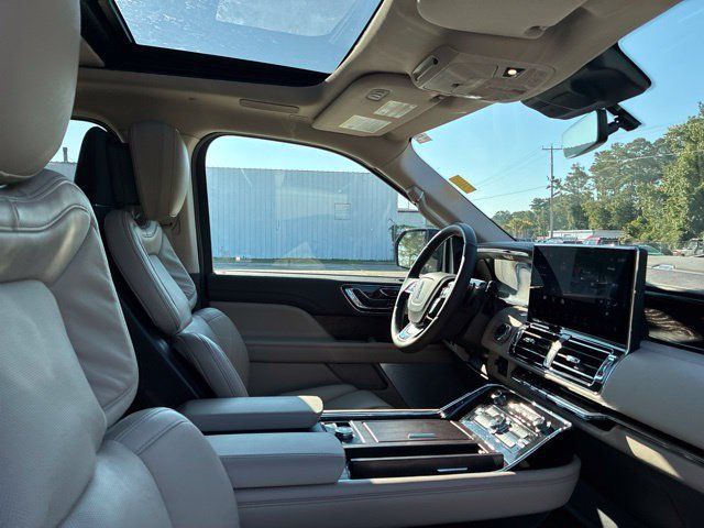 Used 2023 Lincoln Navigator Reserve AWD/4WD image 23