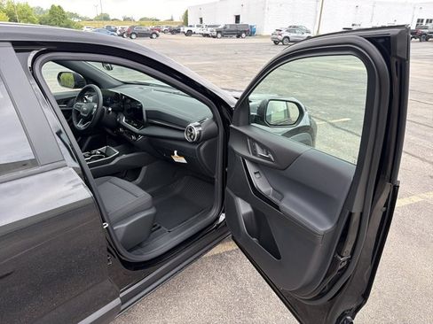 New 2026 Chevrolet Equinox LT w/ LPO, Floor Liner Package FWD image 27