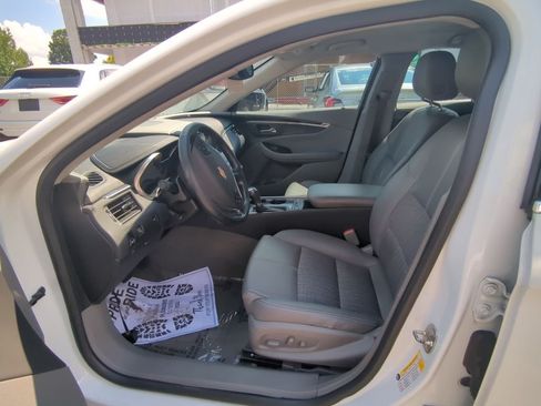 Used 2019 Chevrolet Impala LT w/ LT Convenience Package FWD image 9