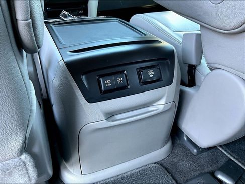 Used 2018 Toyota Sienna XLE Premium FWD image 10
