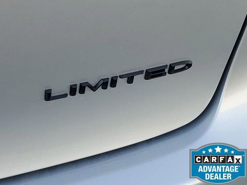 Used 2023 Chrysler Pacifica Limited w/ S Appearance Package image 42