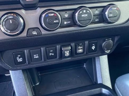 Used 2019 Toyota Tacoma TRD Sport image 23