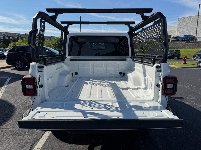 Used 2023 Jeep Gladiator Mojave w/ LED Lighting Group AWD/4WD image 6