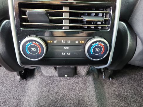 Used 2025 Land Rover Range Rover SE image 27