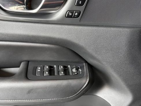 Used 2023 Volvo XC60 B5 Plus AWD/4WD image 24