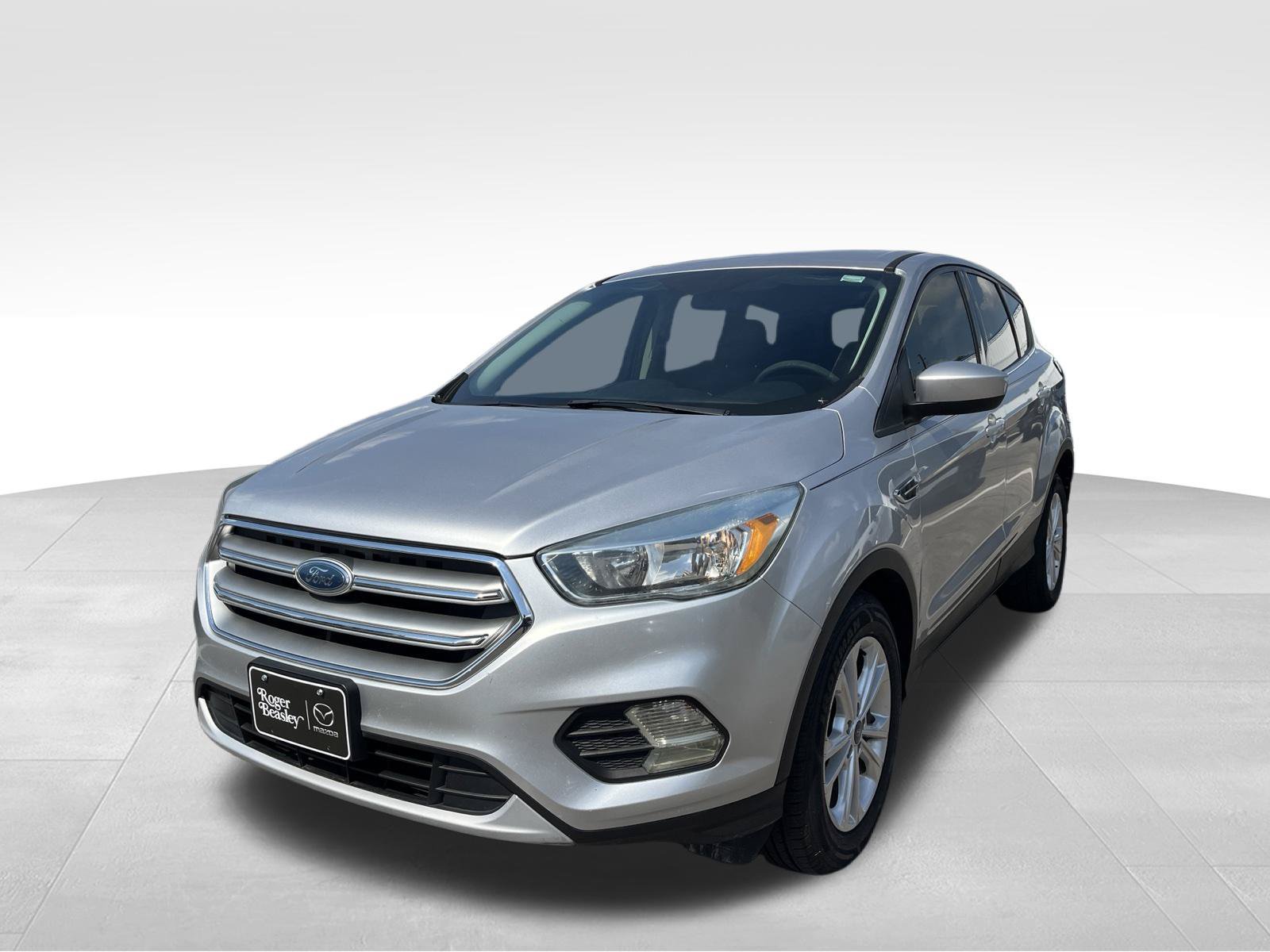 Used 2017 Ford Escape SE FWD image 1