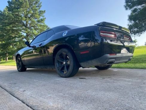 Used 2015 Dodge Challenger SXT RWD image 6