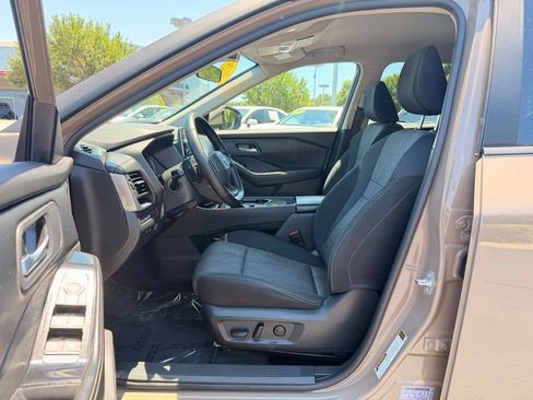 Used 2025 Nissan Rogue SV FWD image 24