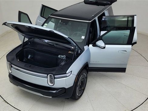 Used 2025 Rivian R1S Adventure image 86