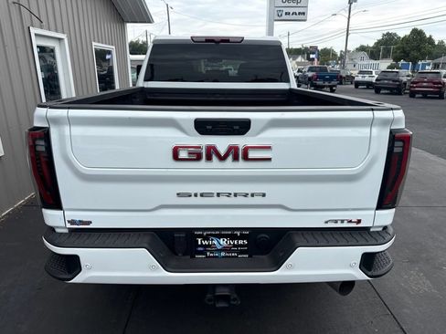 Used 2025 GMC Sierra 2500 AT4 AWD/4WD image 4