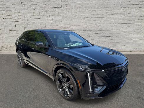 New 2026 Cadillac Lyriq Signature Sport w/ LPO, Floor Liner Package RWD image 3