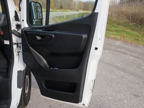 Used 2019 Freightliner Sprinter 170 image 25