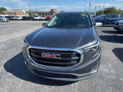 Used 2020 GMC Terrain SLE w/ Driver Convenience Package FWD image 4