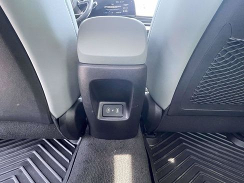 Used 2025 Hyundai Elantra Limited FWD image 11