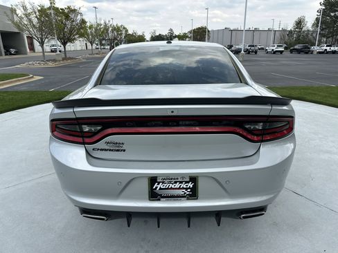 Used 2022 Dodge Charger SXT w/ Blacktop Package image 9