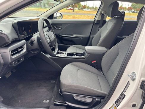Used 2025 Kia K4 FWD image 25