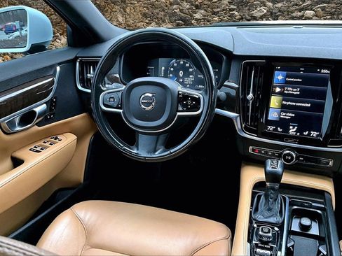 Used 2018 Volvo S90 T5 Momentum w/ Protection Package Premier image 5