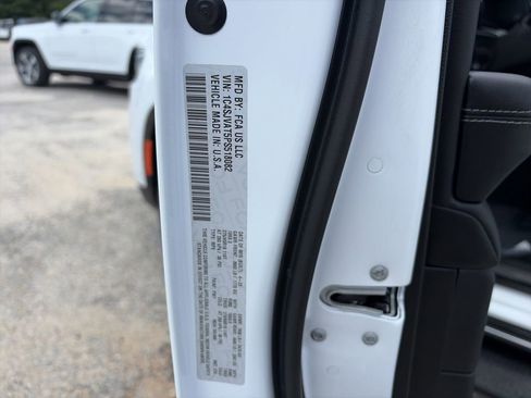 Used 2023 Jeep Wagoneer 4WD image 40