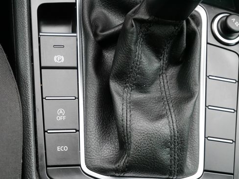 Used 2022 Volkswagen Jetta Sport image 25