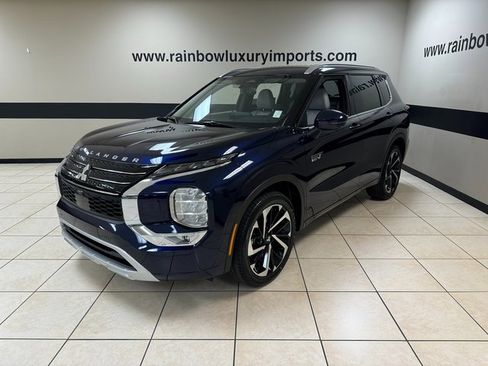 Used 2024 Mitsubishi Outlander 4WD Plug-In Hybrid image 3