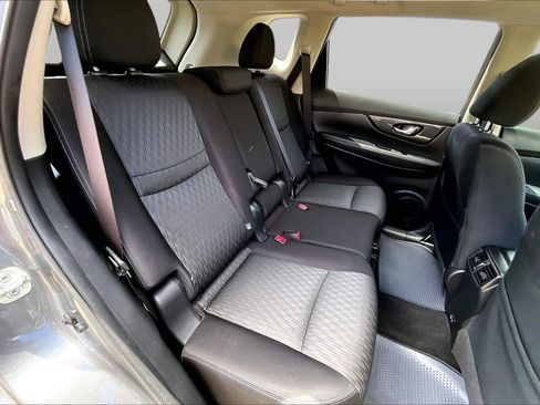 Used 2020 Nissan Rogue SV FWD image 20