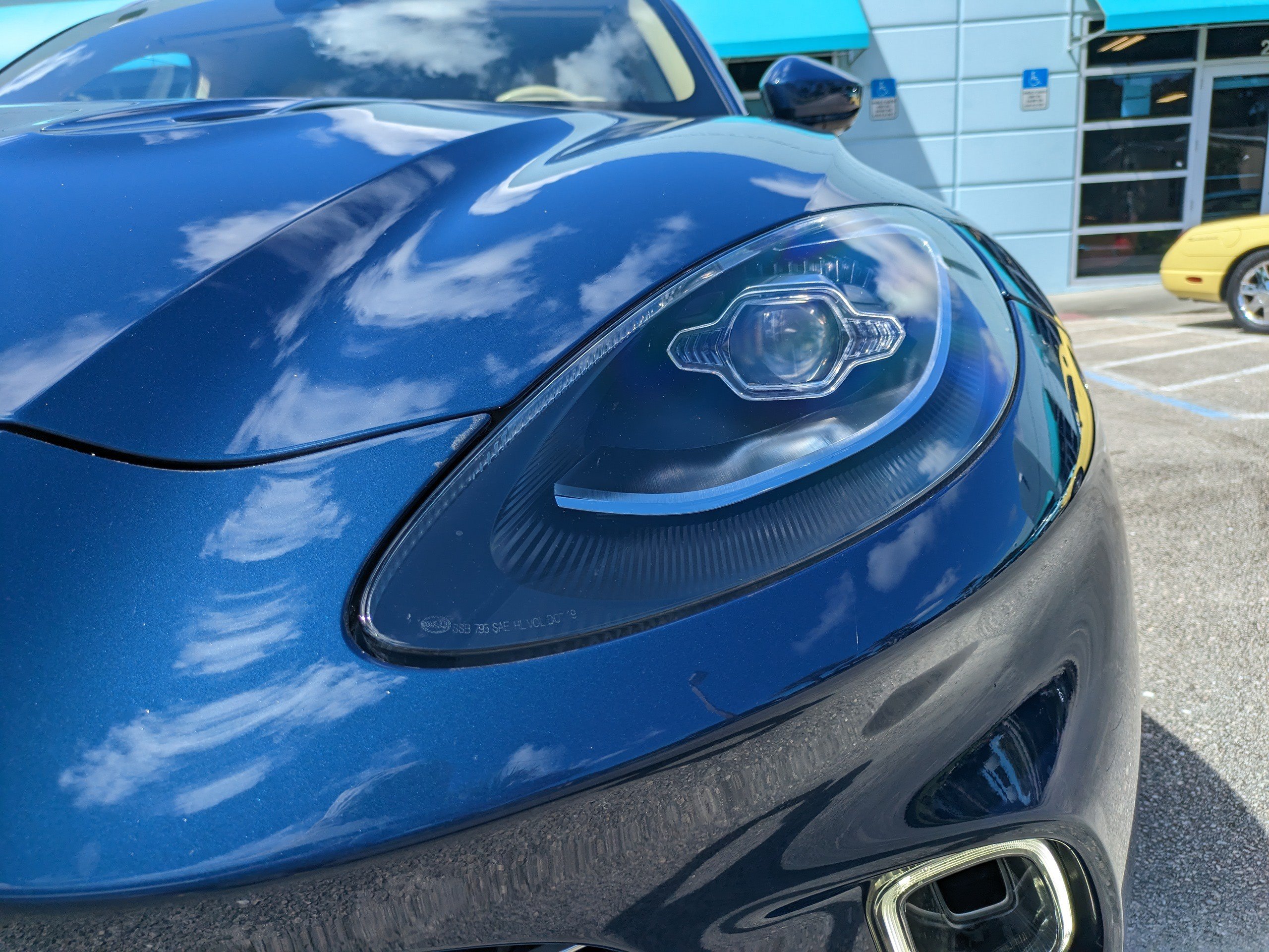 Used 2024 Aston Martin DBX AWD/4WD image 10