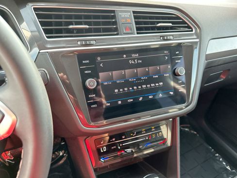 Used 2024 Volkswagen Tiguan SE image 16