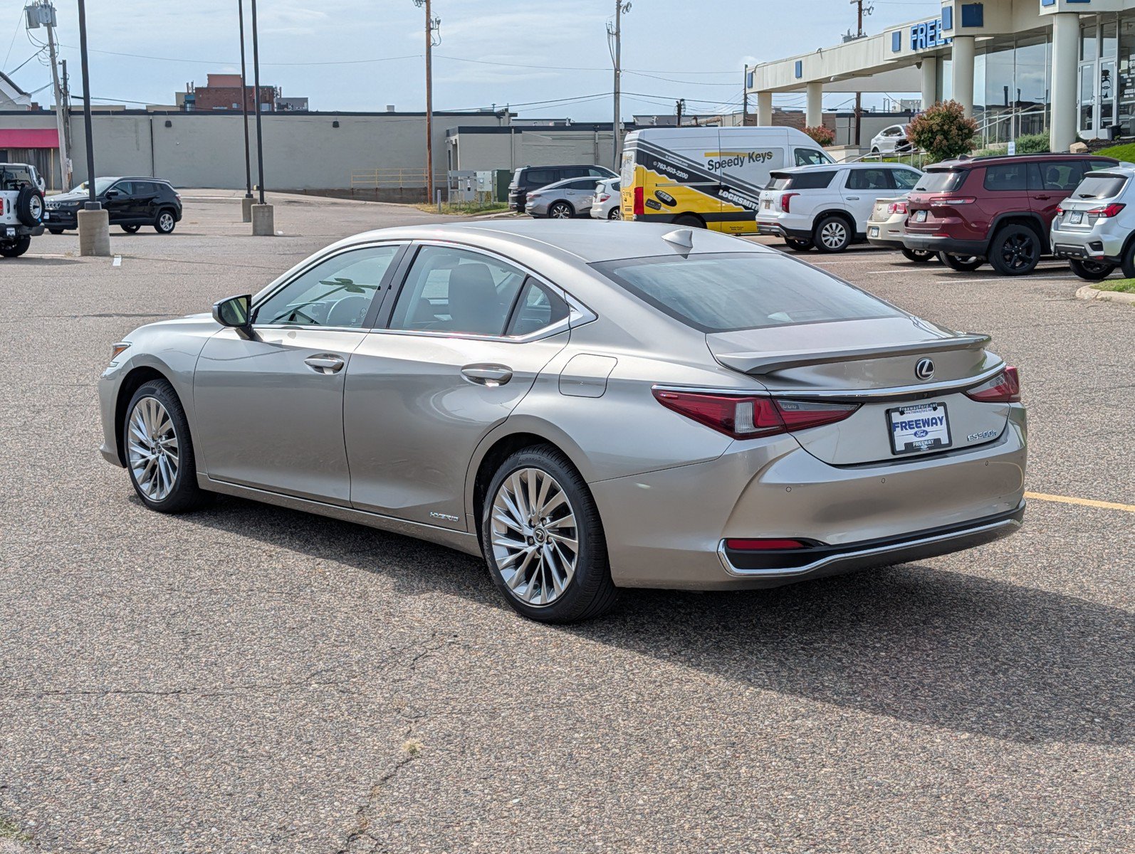 Used 2020 Lexus ES 300h FWD image 3