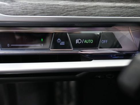 Used 2023 BMW i7 xDrive60 AWD/4WD image 19