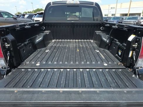 Used 2017 Toyota Tacoma Limited w/ Tow Package AWD/4WD image 21