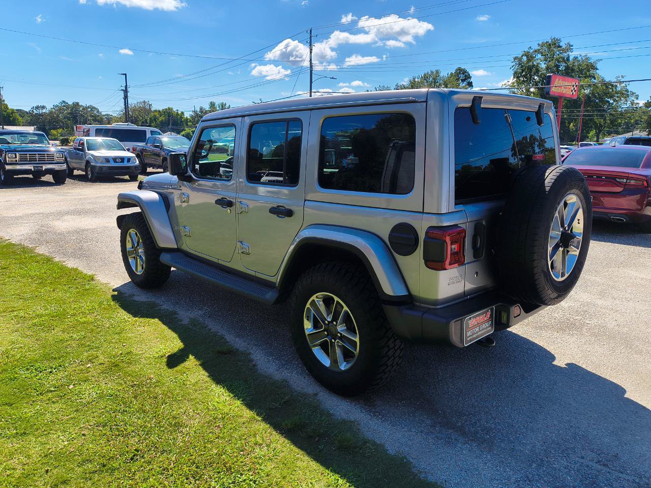 Used 2018 Jeep Wrangler Unlimited Sahara AWD/4WD image 6