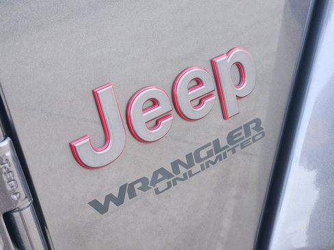 Used 2018 Jeep Wrangler Unlimited Rubicon w/ Dual Top Group image 13