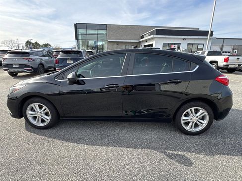 Used 2018 Chevrolet Cruze LT w/ Convenience Package image 6