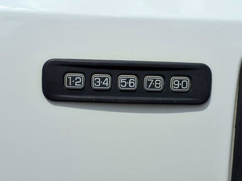 Used 2016 Ford F250 XLT w/ XLT Premium Package AWD/4WD image 10