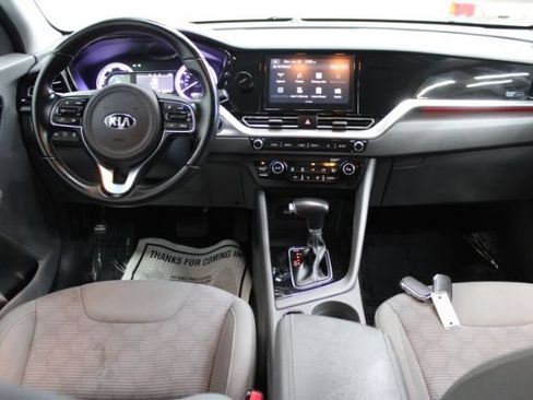 Used 2020 Kia Niro LXS FWD image 2