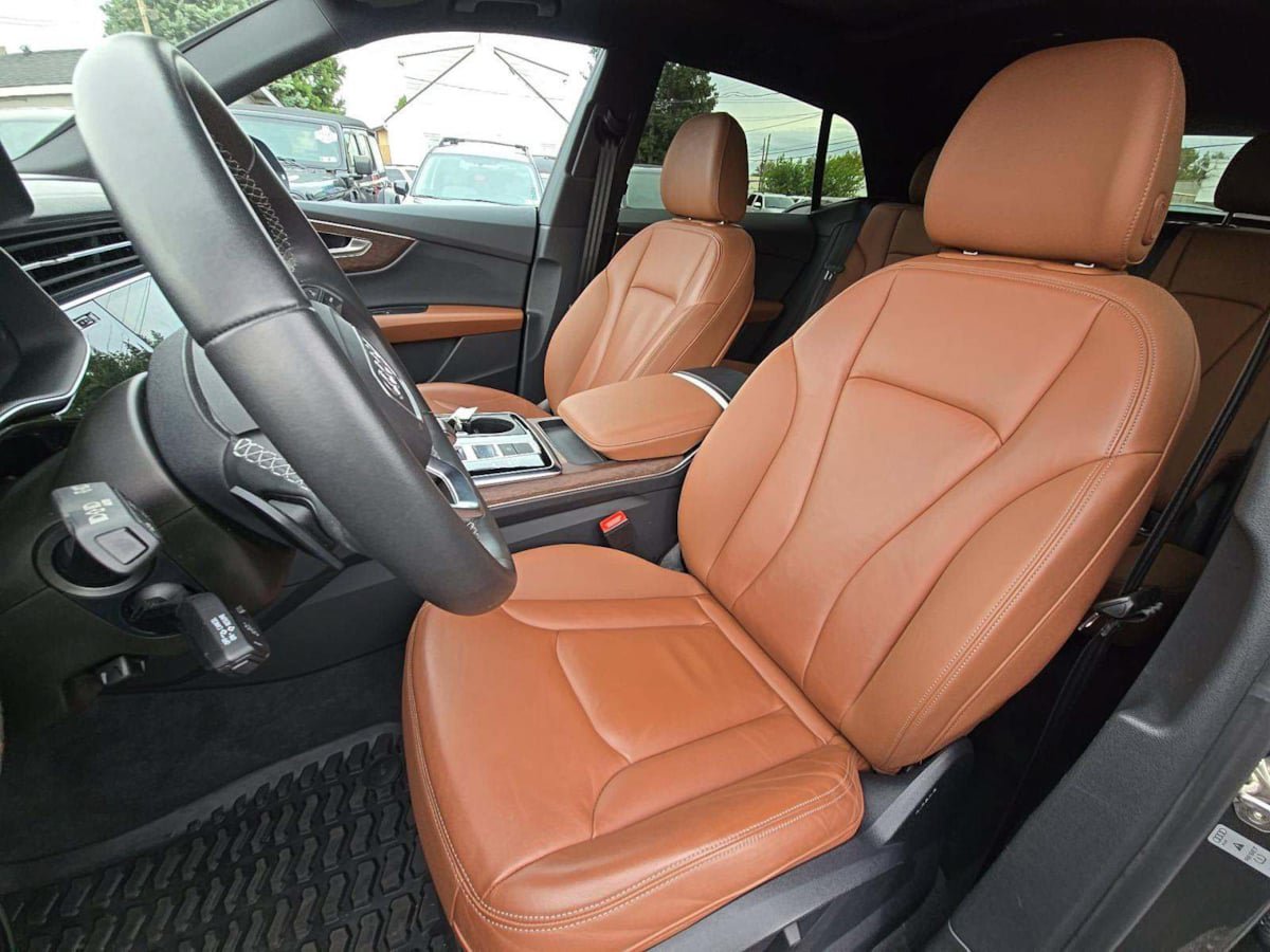 Used 2025 Audi Q8 Premium w/ Black Optic Package AWD/4WD image 3