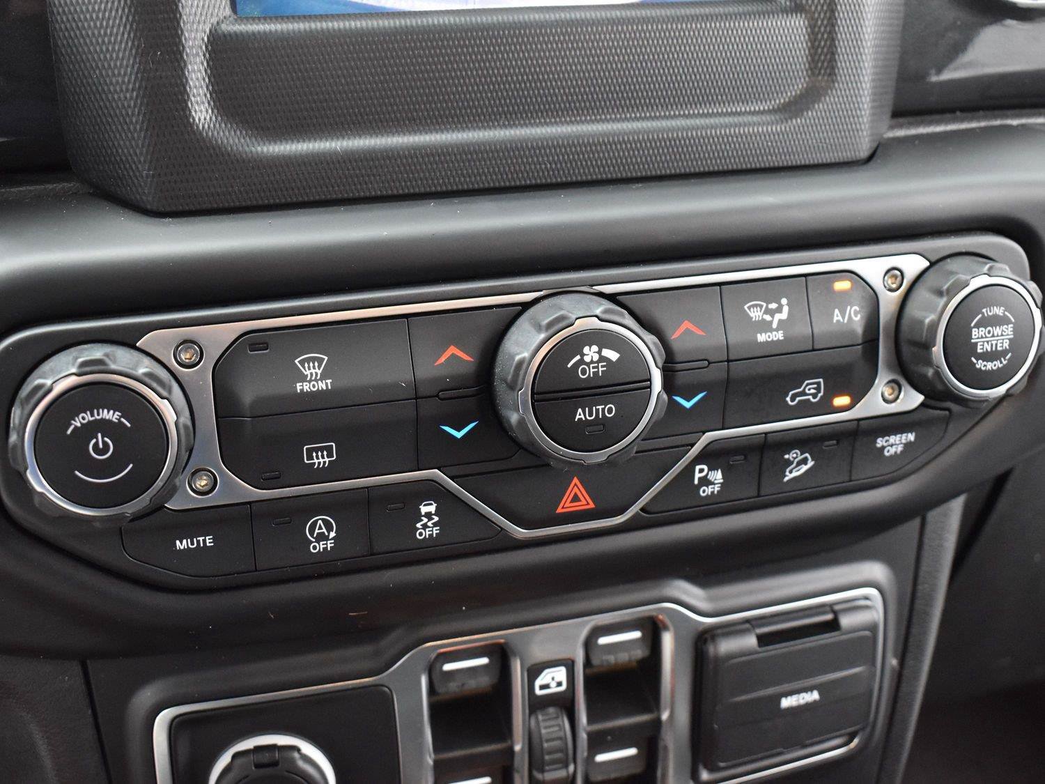 Used 2020 Jeep Wrangler Unlimited Sahara AWD/4WD image 21