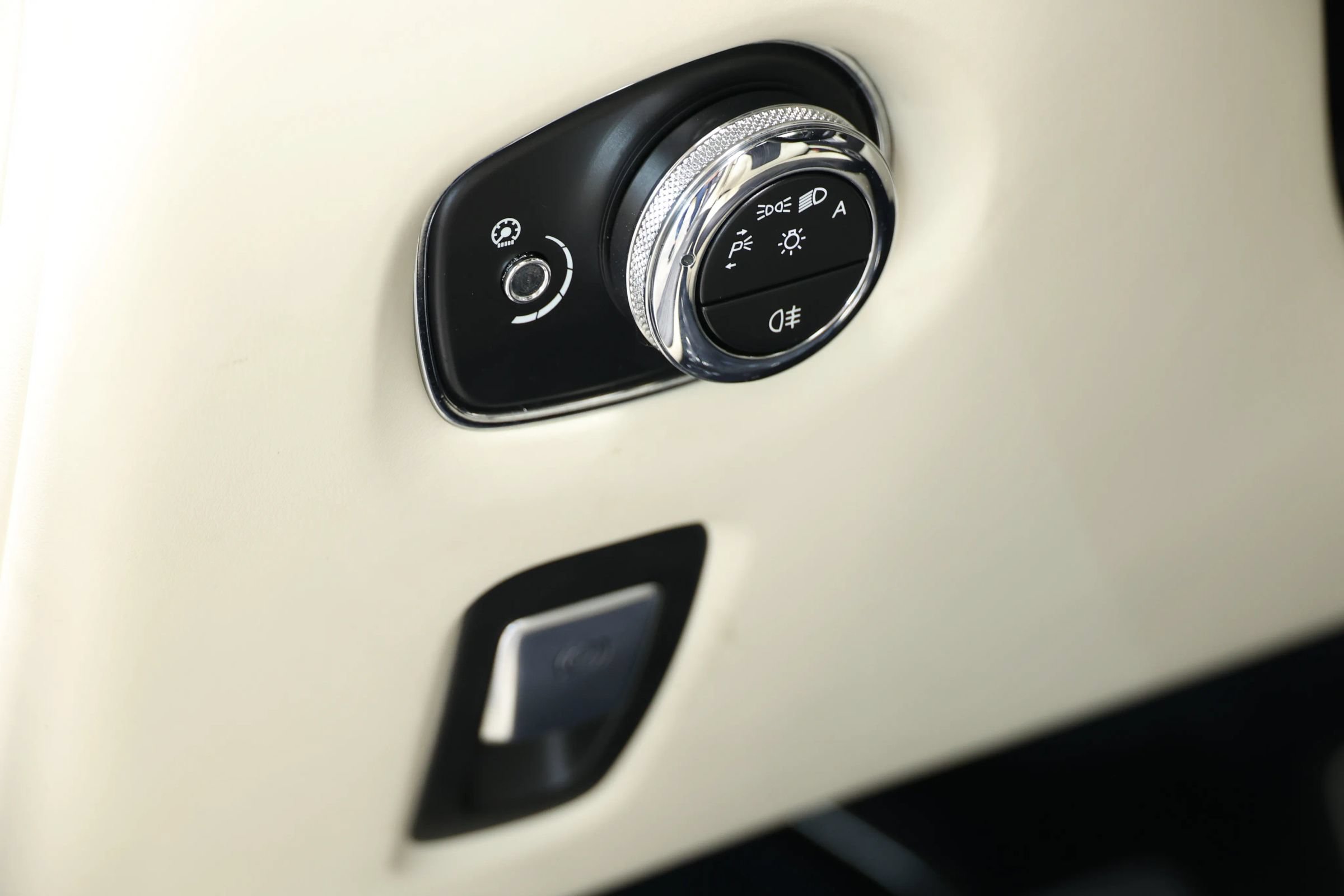 Used 2019 Aston Martin DB11 Coupe RWD image 30