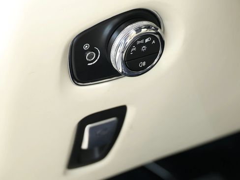 Used 2019 Aston Martin DB11 Coupe RWD image 30