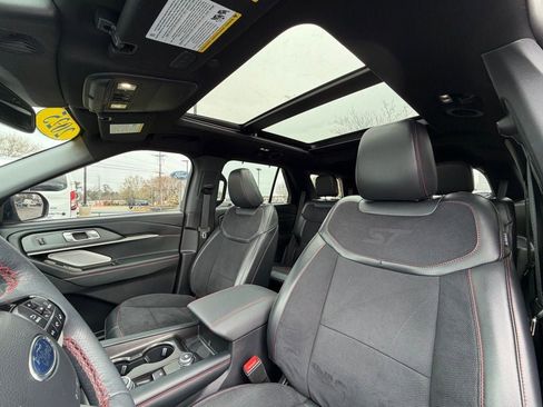 Certified 2025 Ford Explorer ST image 30
