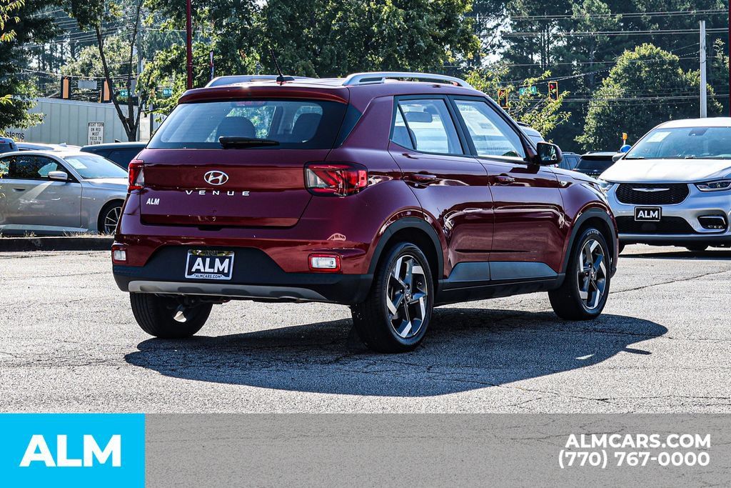 Used 2025 Hyundai Venue SEL FWD image 5