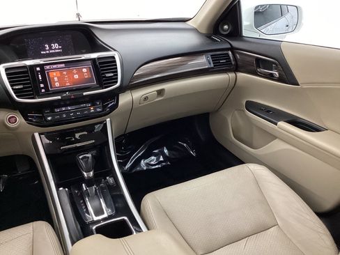 Used 2016 Honda Accord Touring image 27