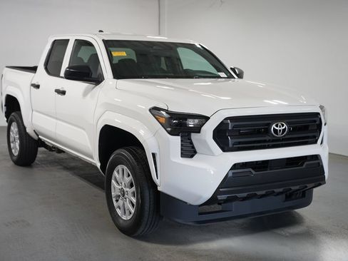Certified 2024 Toyota Tacoma SR RWD image 3